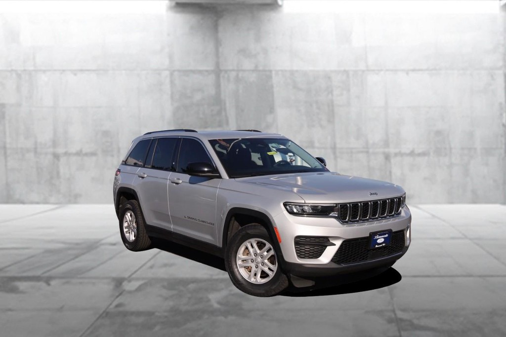 Jeep Grand Cherokee Vehicle Image 02