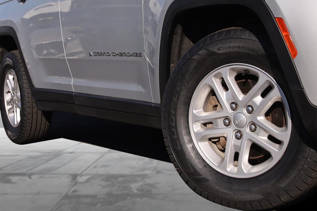 Jeep Grand Cherokee Vehicle Image 03