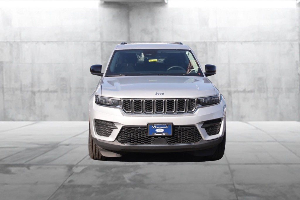 Jeep Grand Cherokee Vehicle Image 04