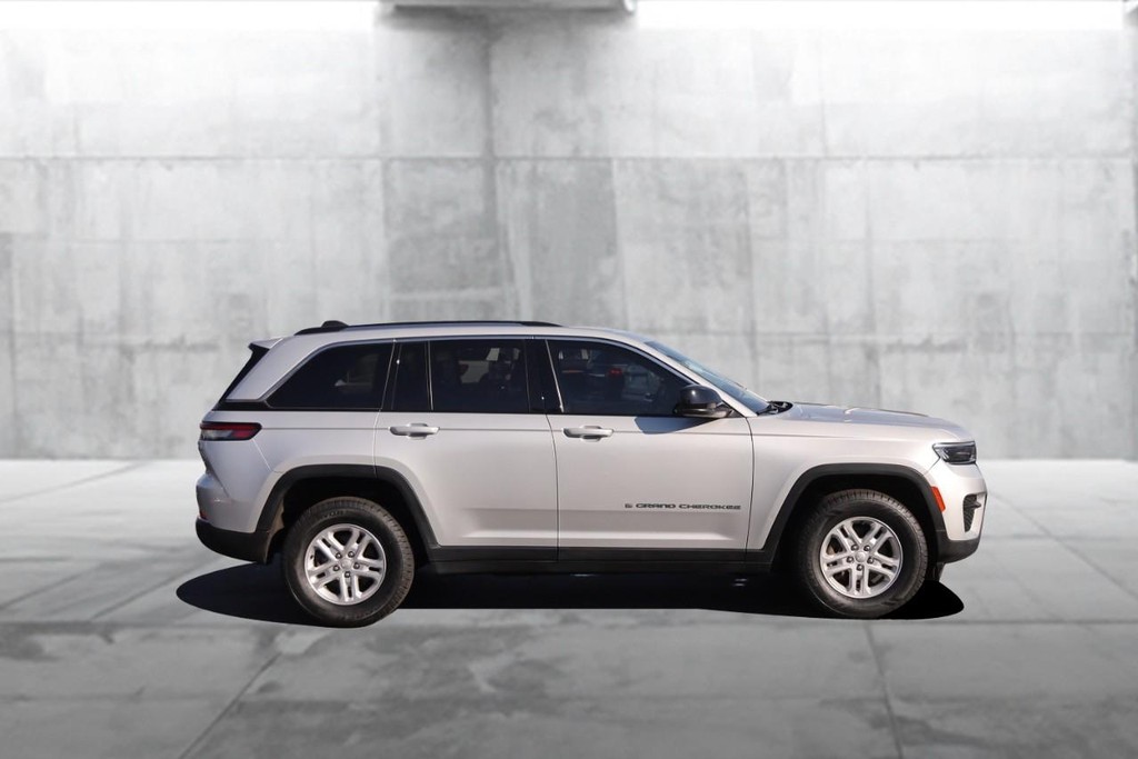Jeep Grand Cherokee Vehicle Image 05
