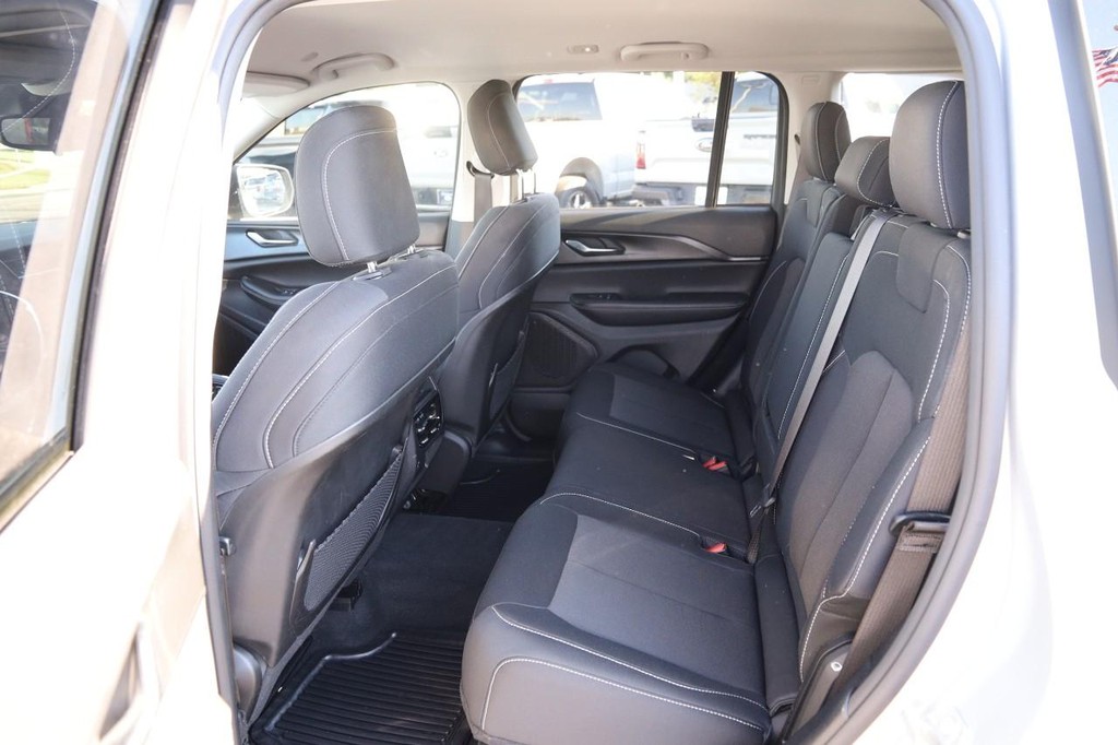 Jeep Grand Cherokee Vehicle Image 09