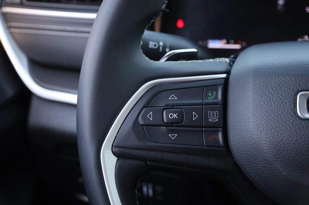 Jeep Grand Cherokee Vehicle Image 11