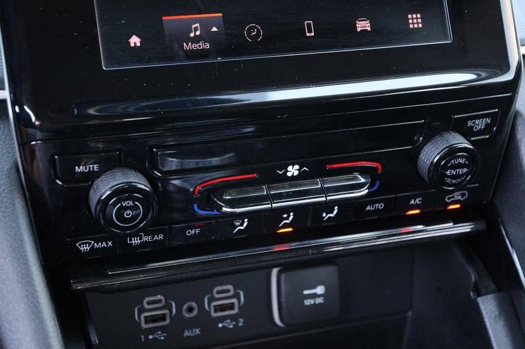 Jeep Grand Cherokee Vehicle Image 18
