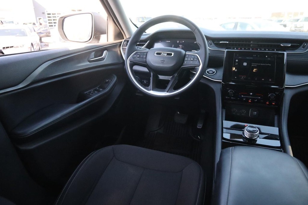 Jeep Grand Cherokee Vehicle Image 23