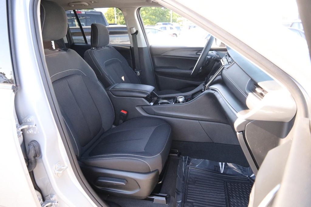 Jeep Grand Cherokee Vehicle Image 27