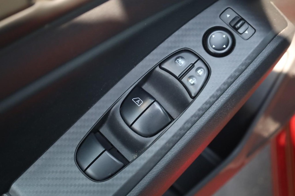 Nissan Altima Vehicle Image 11