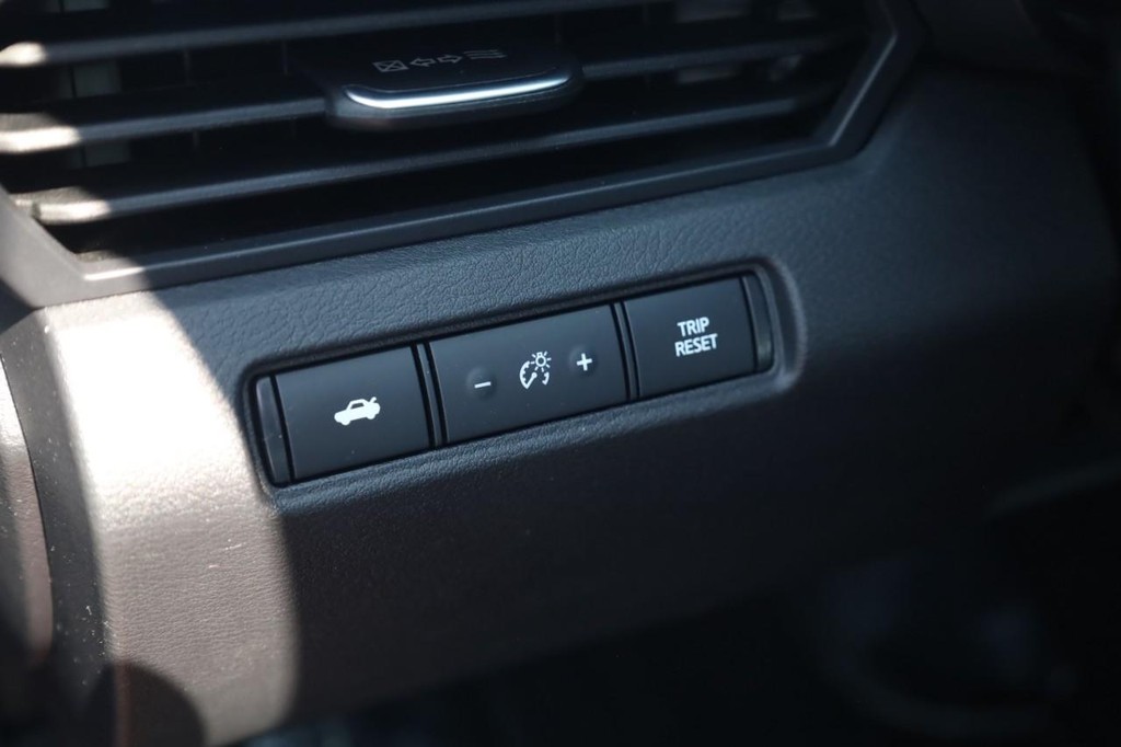 Nissan Altima Vehicle Image 12