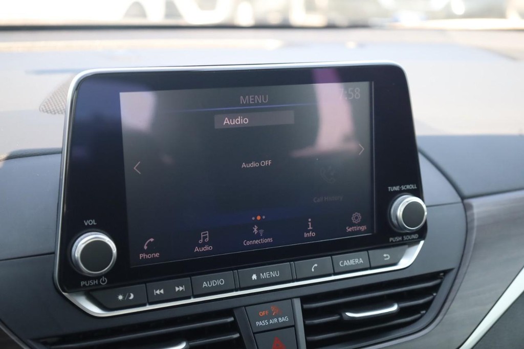 Nissan Altima Vehicle Image 14