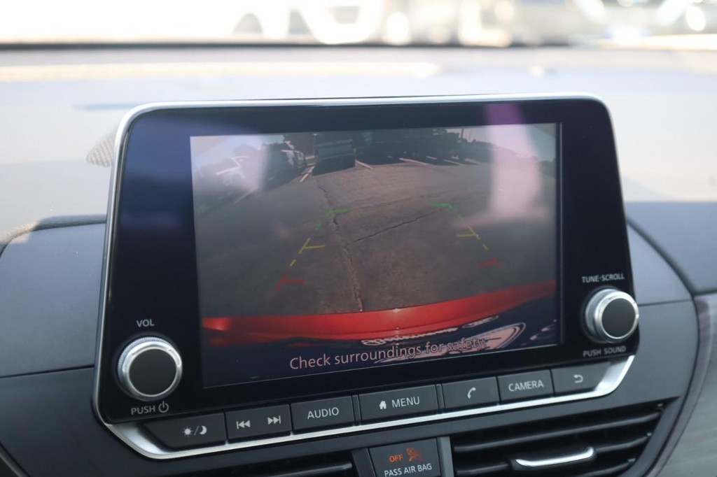 Nissan Altima Vehicle Image 15