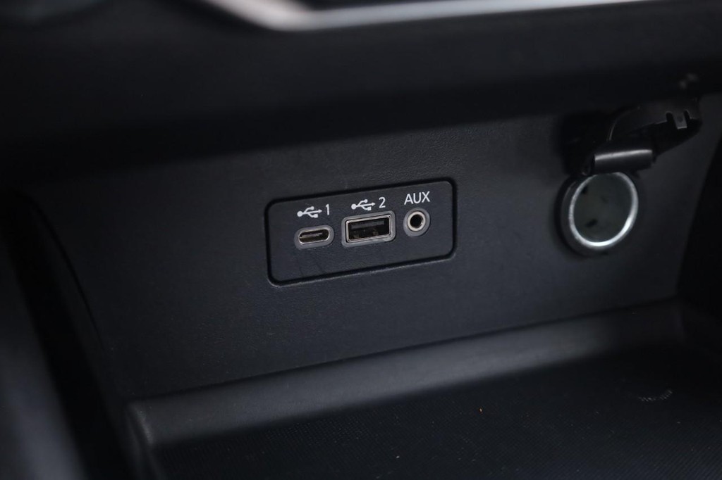 Nissan Altima Vehicle Image 17