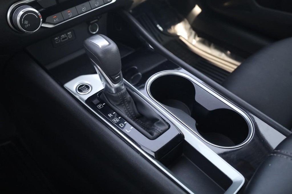 Nissan Altima Vehicle Image 18