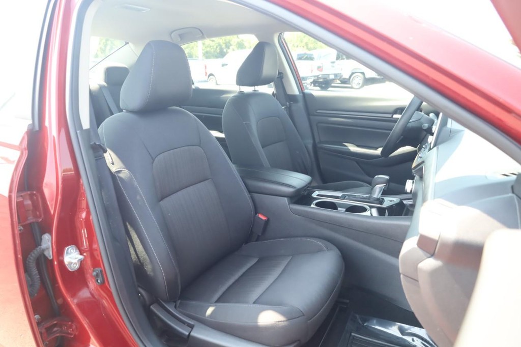 Nissan Altima Vehicle Image 20