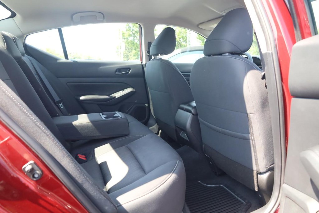 Nissan Altima Vehicle Image 21