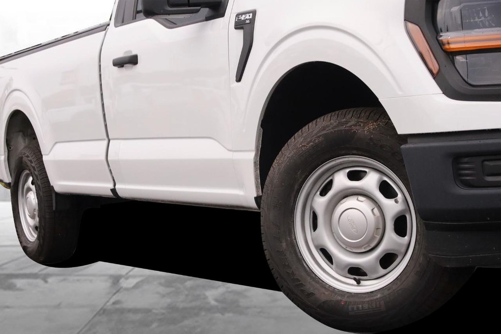 Ford F-150 Vehicle Full-screen Gallery Image 3