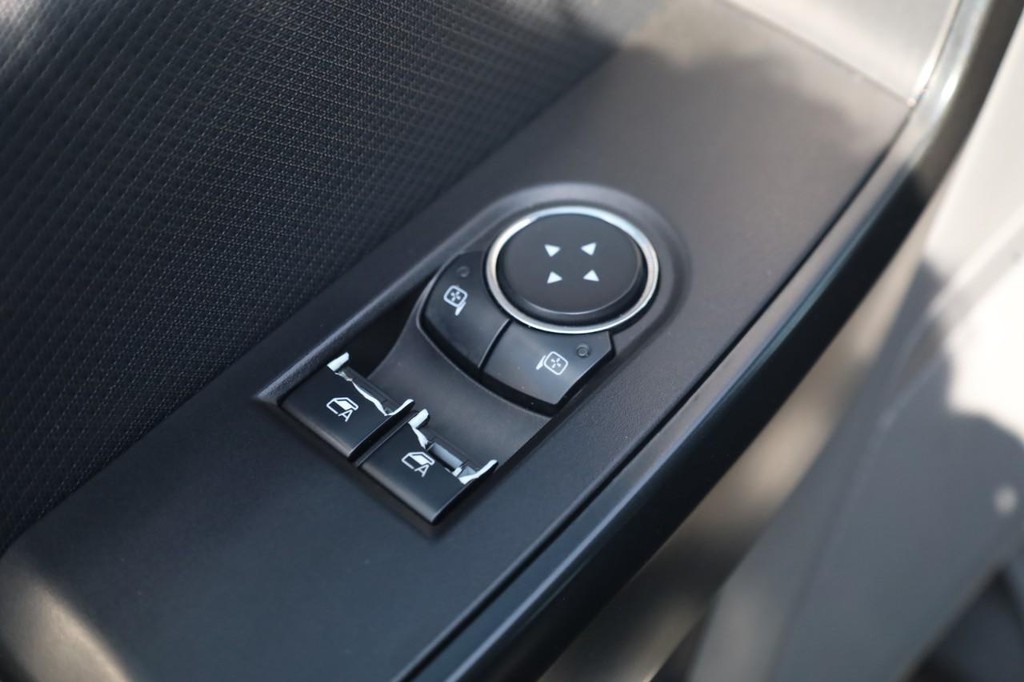 Ford F-150 Vehicle Full-screen Gallery Image 11