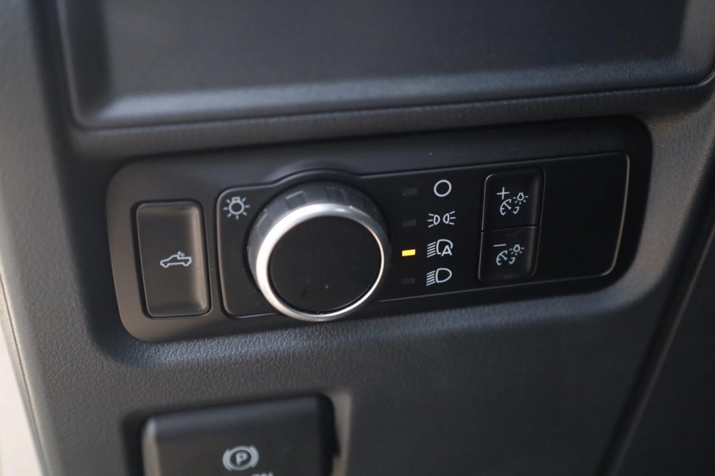Ford F-150 Vehicle Full-screen Gallery Image 12