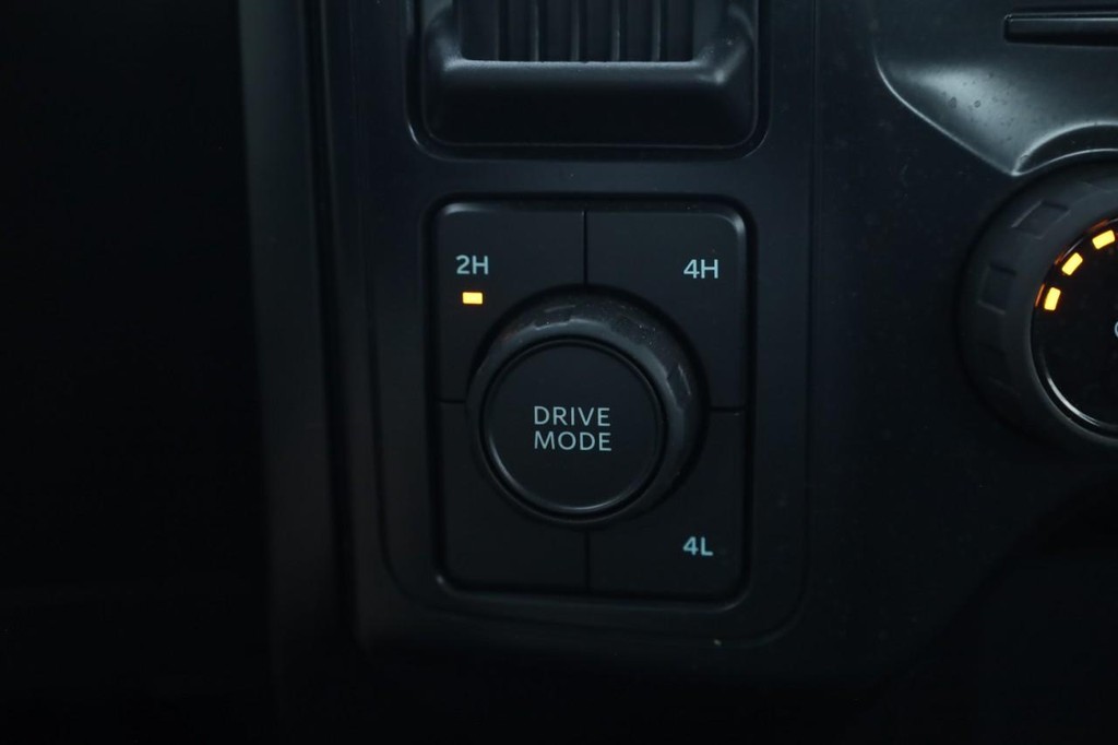 Ford F-150 Vehicle Full-screen Gallery Image 16