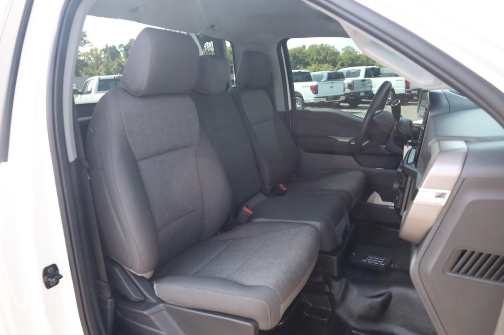 Ford F-150 Vehicle Full-screen Gallery Image 21