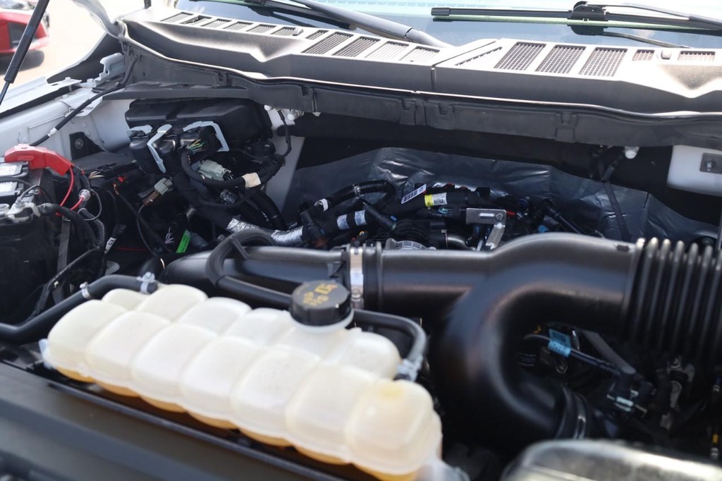 Ford F-150 Vehicle Full-screen Gallery Image 22
