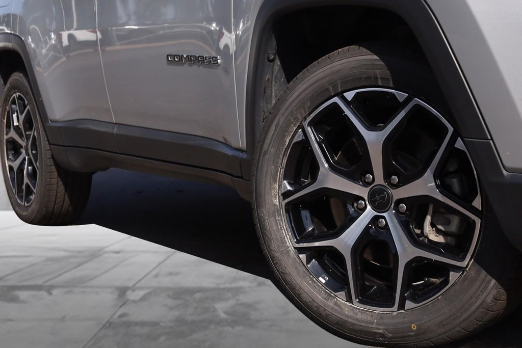 Jeep Compass Vehicle Image 03