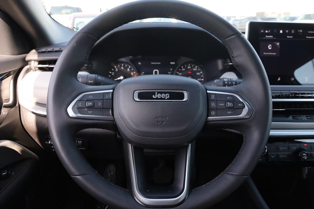 Jeep Compass Vehicle Image 10