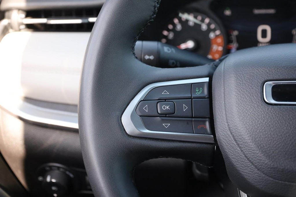 Jeep Compass Vehicle Image 11
