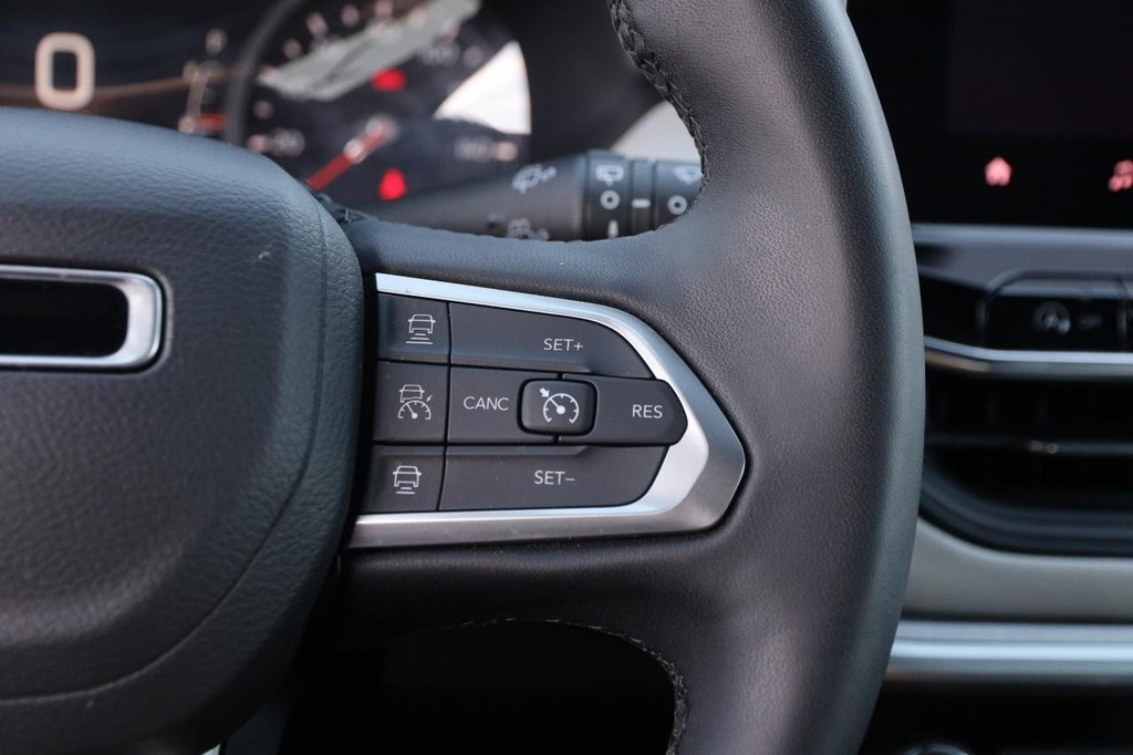 Jeep Compass Vehicle Image 12