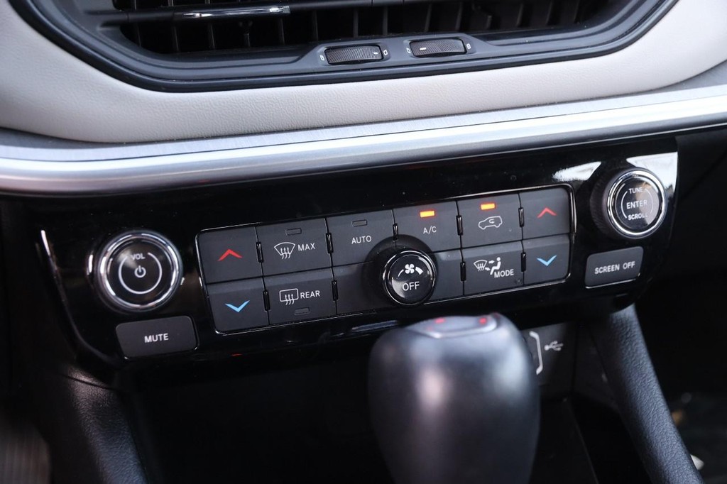 Jeep Compass Vehicle Image 18
