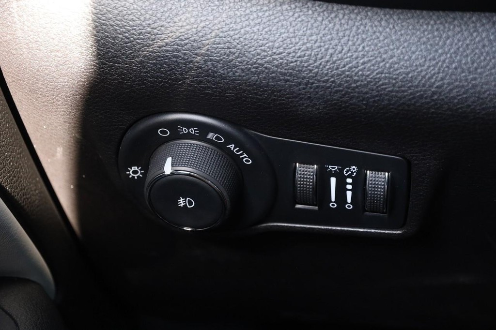 Jeep Compass Vehicle Image 20
