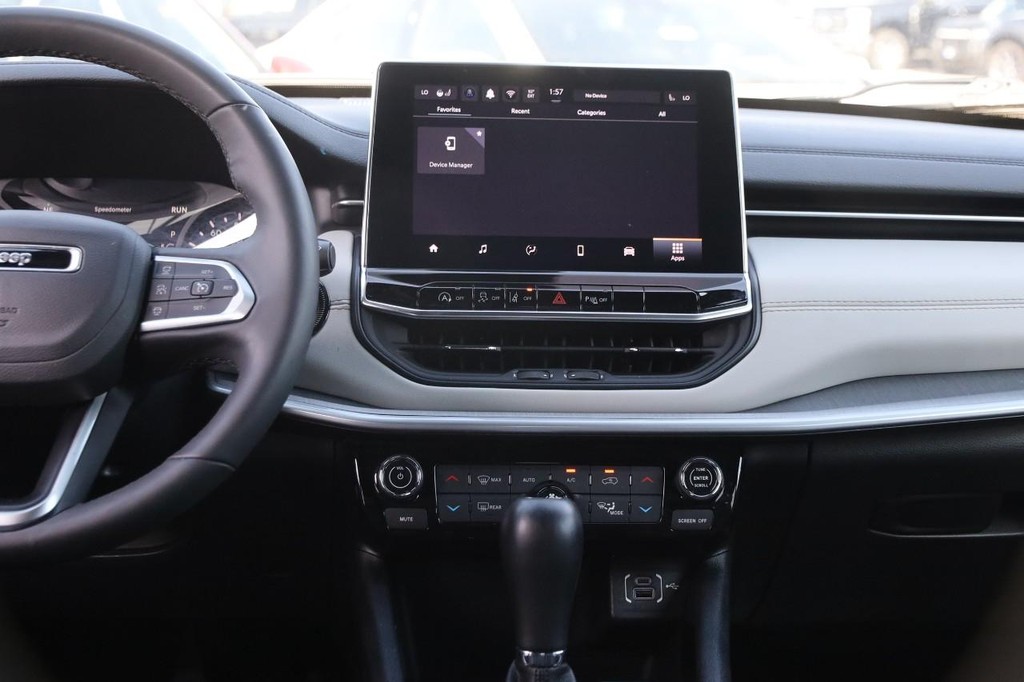 Jeep Compass Vehicle Image 25