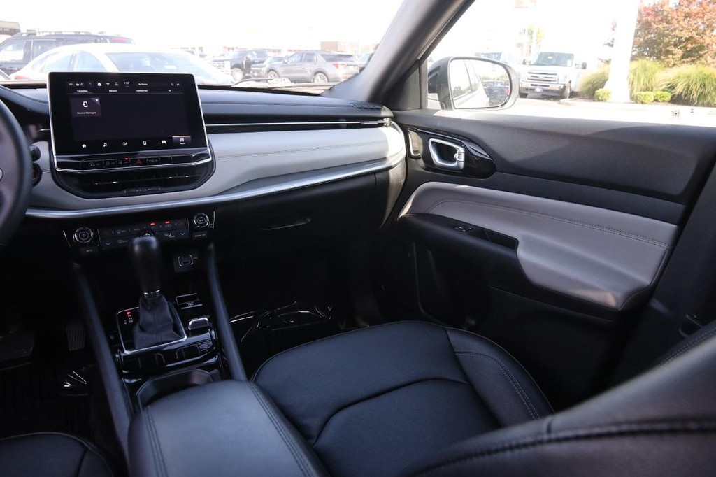 Jeep Compass Vehicle Image 26
