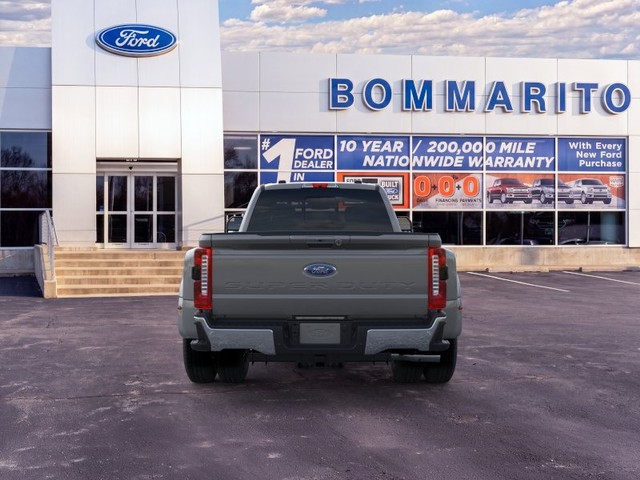 Ford Super Duty F-350 DRW Vehicle Image 05