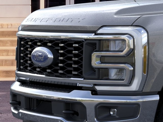 Ford Super Duty F-350 DRW Vehicle Image 17