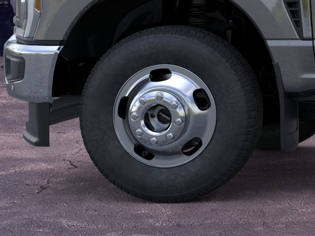 Ford Super Duty F-350 DRW Vehicle Image 19