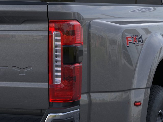 Ford Super Duty F-350 DRW Vehicle Image 21