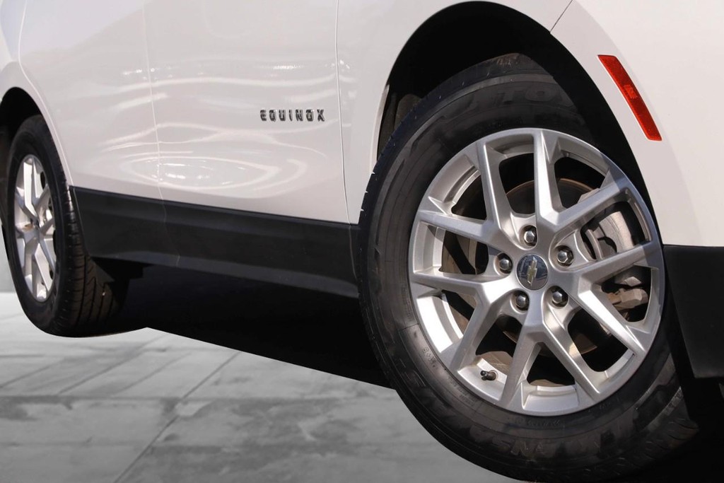 Chevrolet Equinox Vehicle Full-screen Gallery Image 03