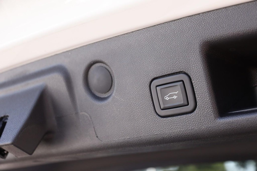 Chevrolet Equinox Vehicle Full-screen Gallery Image 08