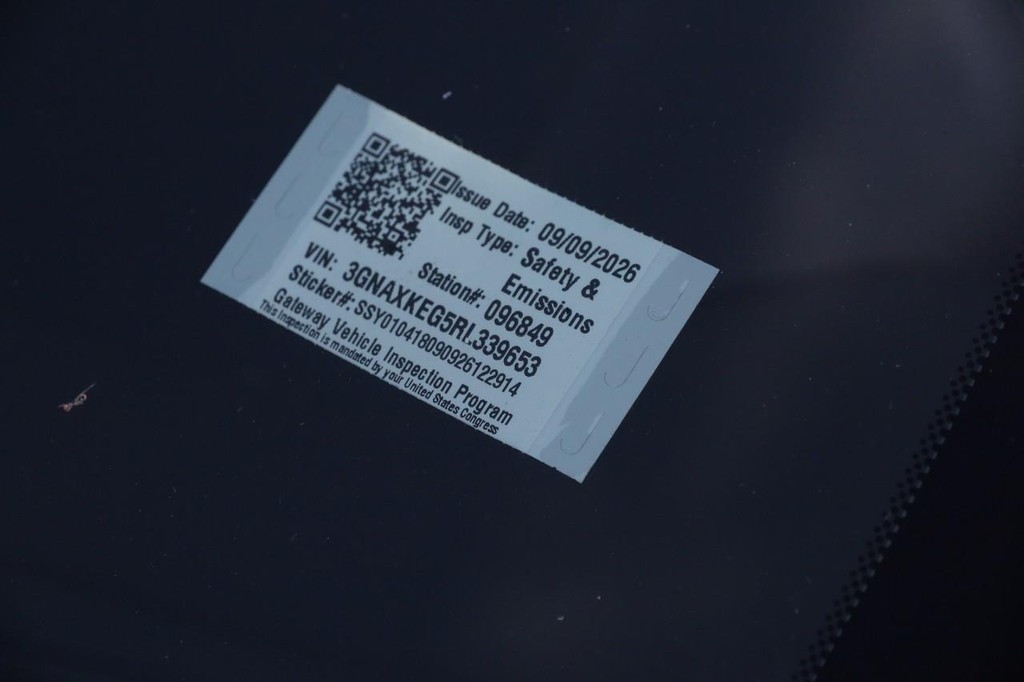 Chevrolet Equinox Vehicle Full-screen Gallery Image 30