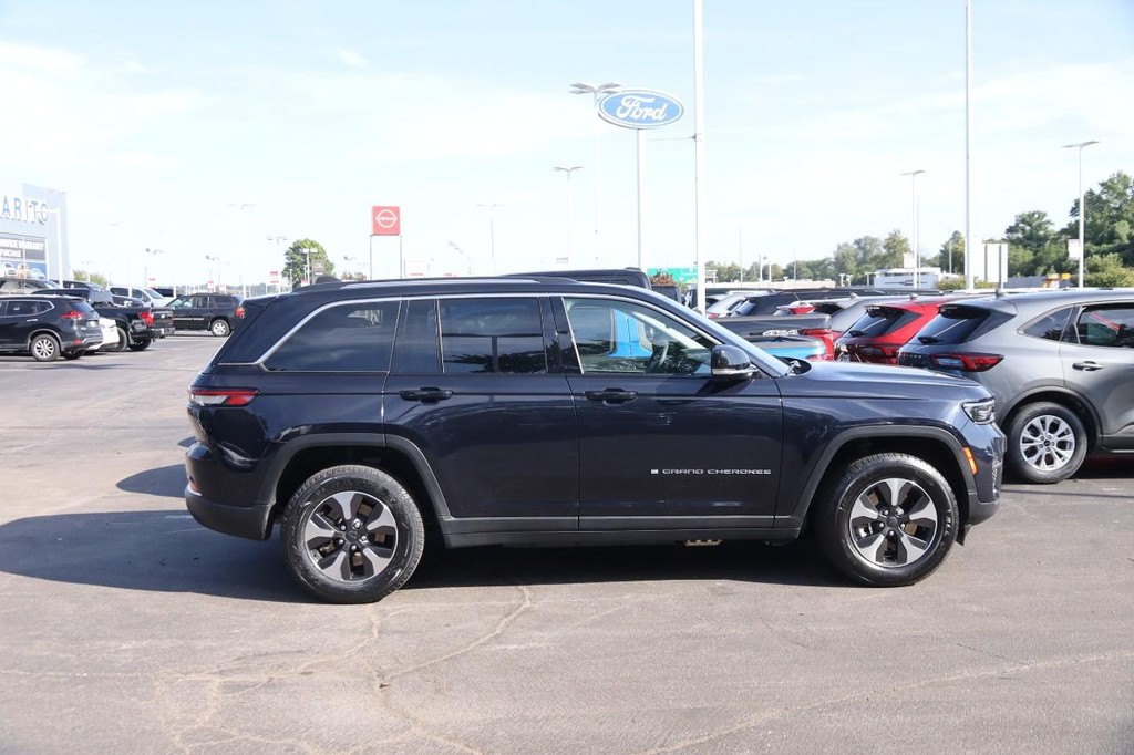 Jeep Grand Cherokee 4xe Vehicle Full-screen Gallery Image 5