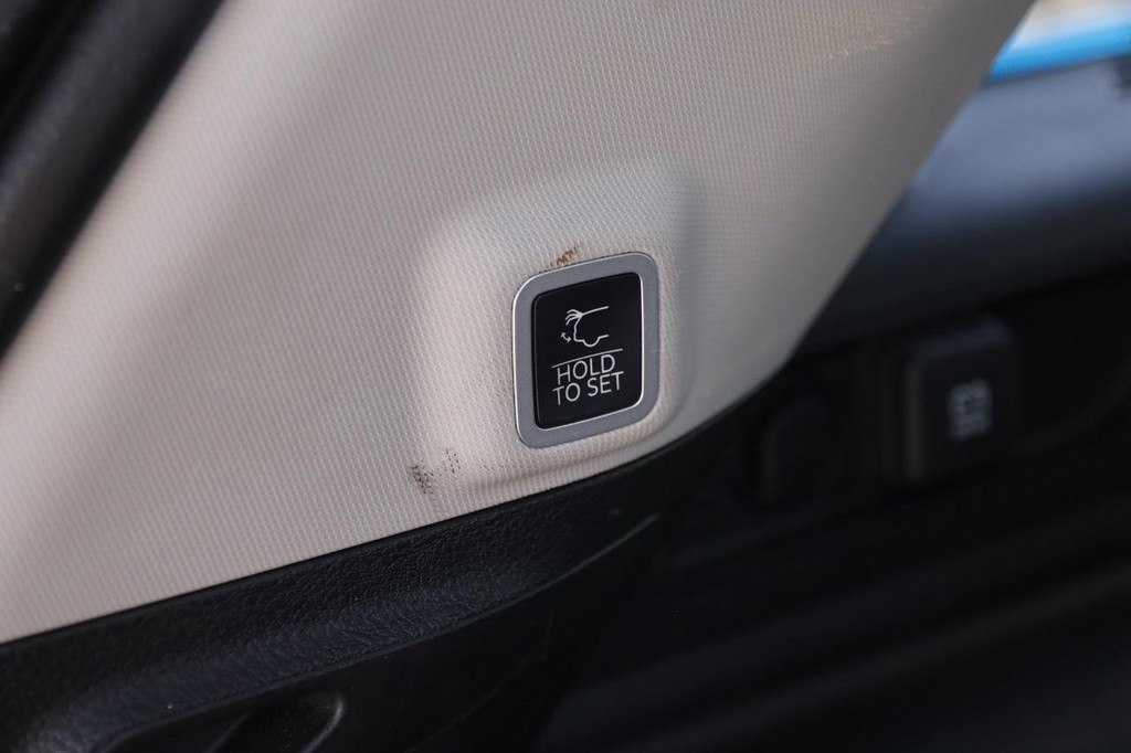 Jeep Grand Cherokee 4xe Vehicle Full-screen Gallery Image 8