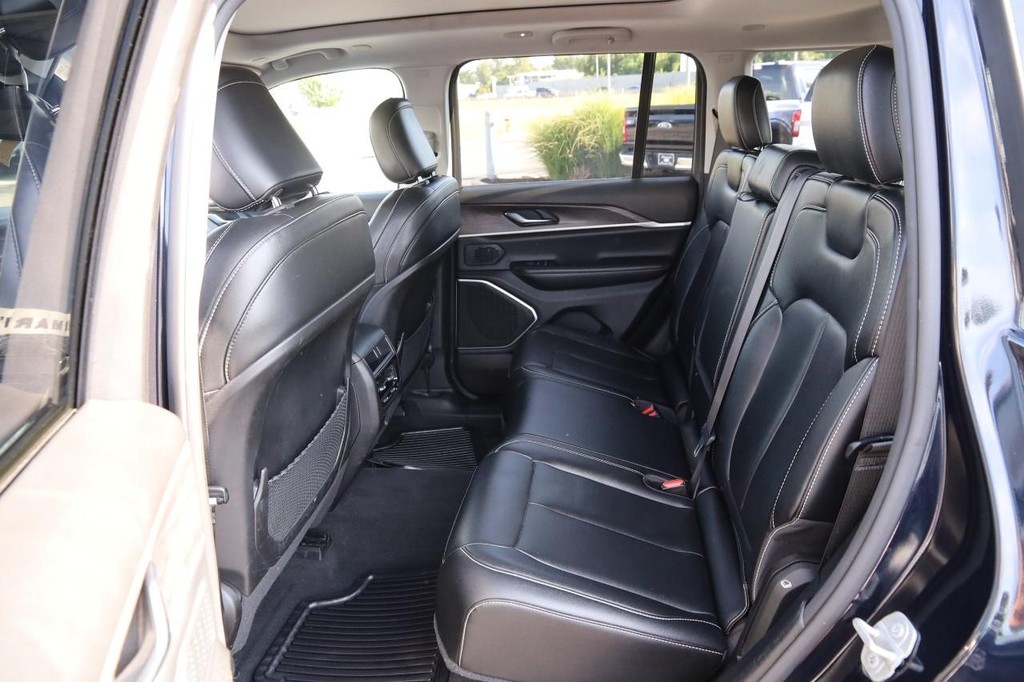 Jeep Grand Cherokee 4xe Vehicle Full-screen Gallery Image 11