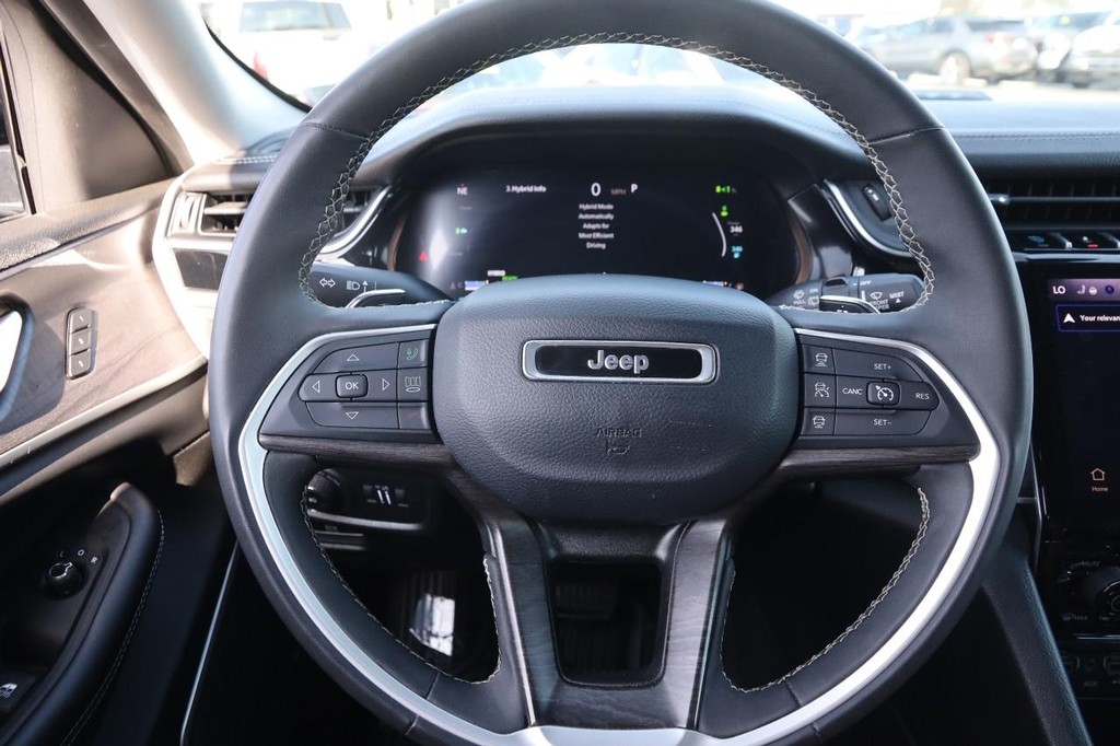 Jeep Grand Cherokee 4xe Vehicle Full-screen Gallery Image 12