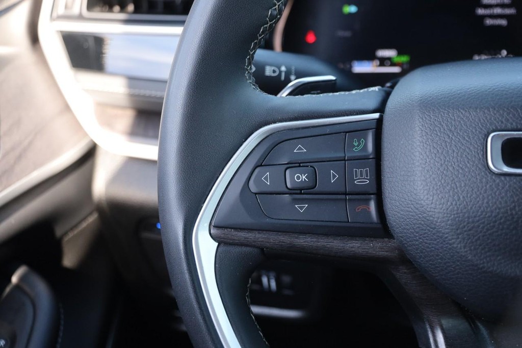 Jeep Grand Cherokee 4xe Vehicle Full-screen Gallery Image 13
