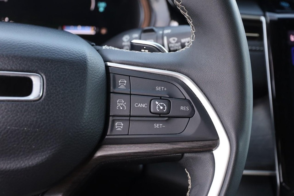 Jeep Grand Cherokee 4xe Vehicle Full-screen Gallery Image 14