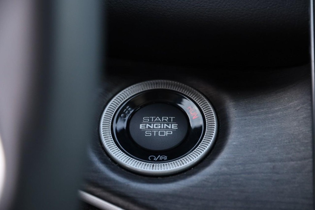 Jeep Grand Cherokee 4xe Vehicle Full-screen Gallery Image 16