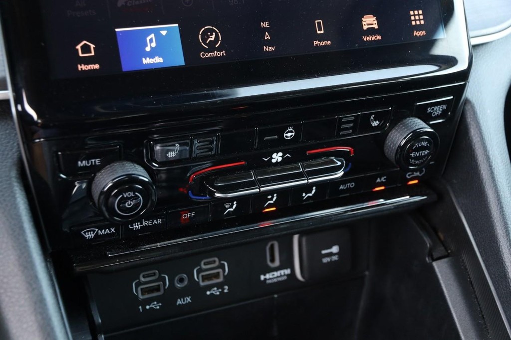 Jeep Grand Cherokee 4xe Vehicle Full-screen Gallery Image 19