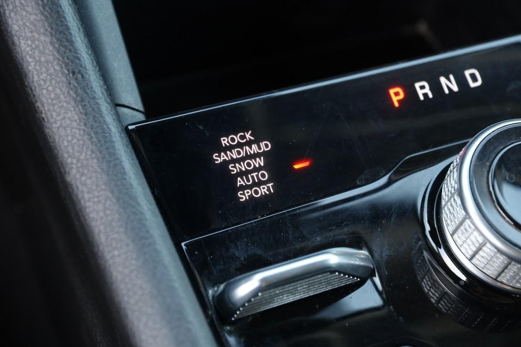 Jeep Grand Cherokee 4xe Vehicle Full-screen Gallery Image 21