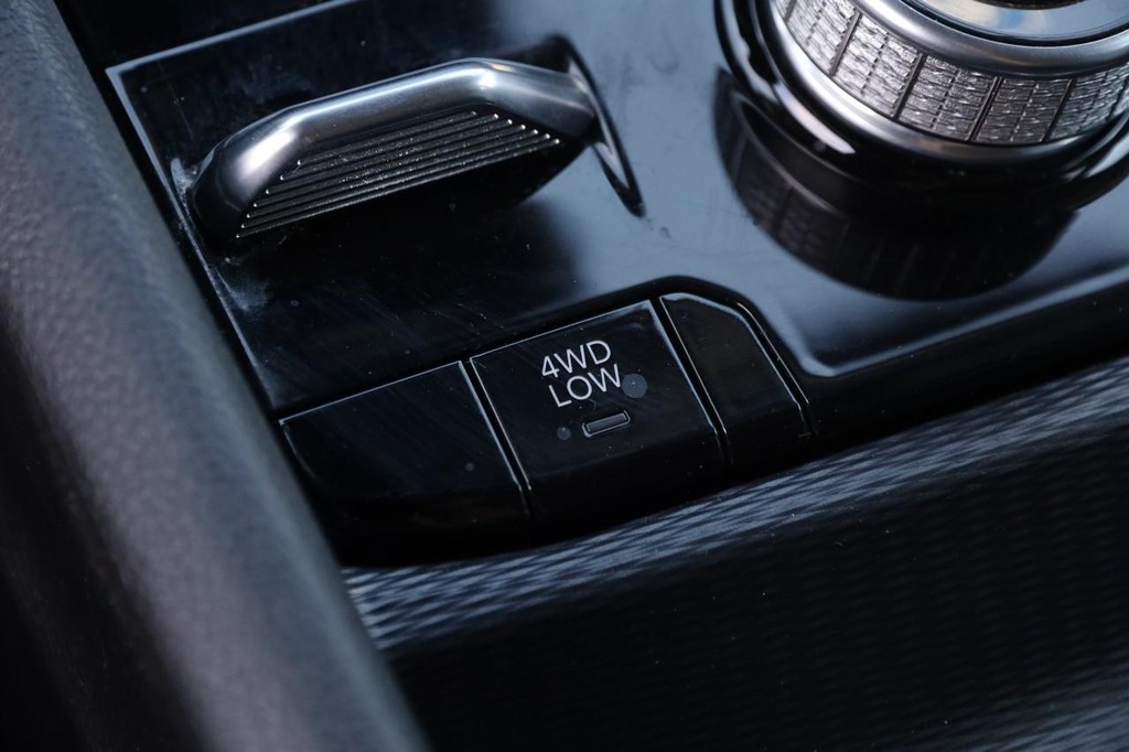 Jeep Grand Cherokee 4xe Vehicle Full-screen Gallery Image 22