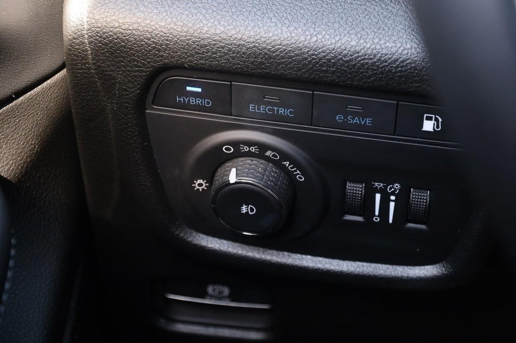 Jeep Grand Cherokee 4xe Vehicle Full-screen Gallery Image 23