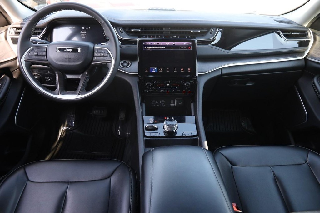 Jeep Grand Cherokee 4xe Vehicle Full-screen Gallery Image 24